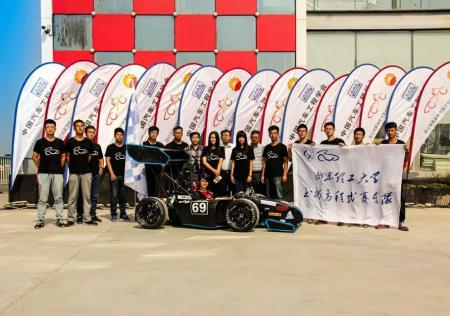 公司员工参加中国老员工方程式汽车大赛